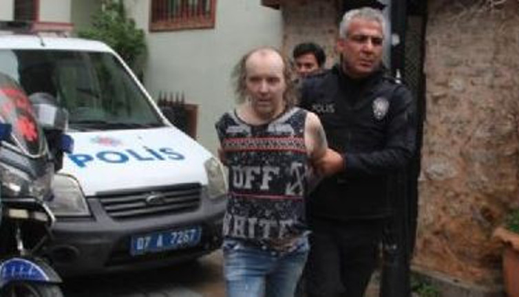 2.5 yıldır otel odasından çıkmayan turist polisleri şok etti