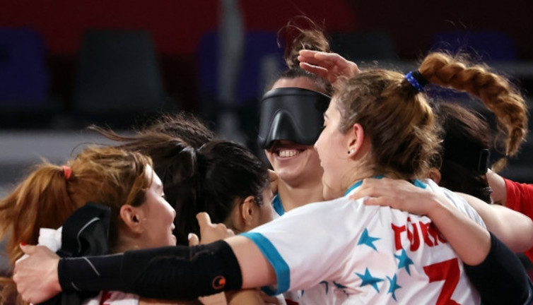 Kadın milli takımımız dünya şampiyonu oldu. Helal olsun size. Tarihi başarı