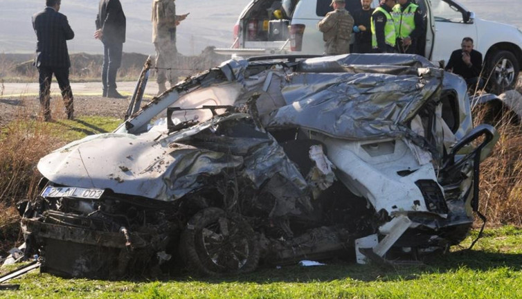 Bu araçtaki 4 kişi öldü