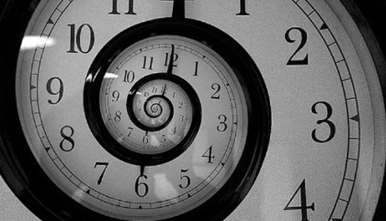 2025 yılında ne olacağını açıkladı. 2749 yılına yılına gitti geri geldi