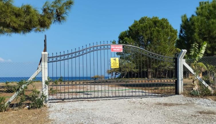 Datça'da cennet gibi koyu elektrikli telle çevirdiler. Mahkeme karar vermişti