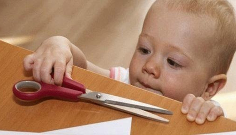 Çocuklarımızı ev kazalarından nasıl koruruz?