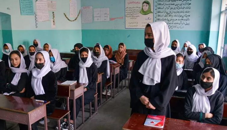 Taliban kız çocuklarına ilkokulu da yasakladı. Gerçek niyetleri ortaya çıktı