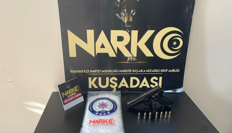 Kargo poşetinden yarım kilo uyuşturucu çıktı (25 Aralık 2022)