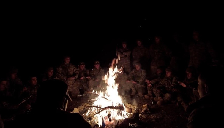 MSB'den "Deniz üstü köpürür" paylaşımı: Korkusuzdur dağların efesi, titretir düşmanı komandonun sesi