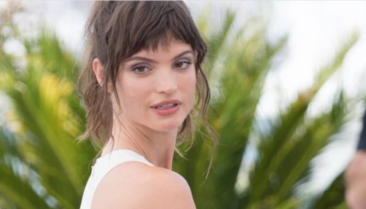 Ünlü oyuncu Charlbi Dean Kriek'in ölüm nedeni belli oldu. Ağustos ayında 32 yaşında aniden hayatını kaybetmişti