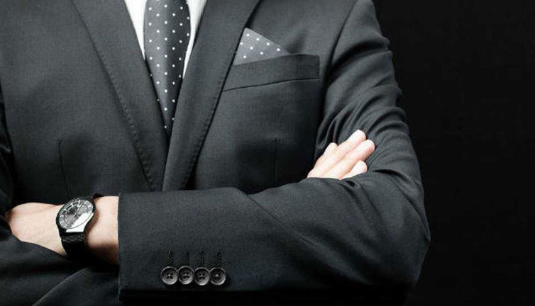 Tarikatla ilişkili bakan görevden alındı