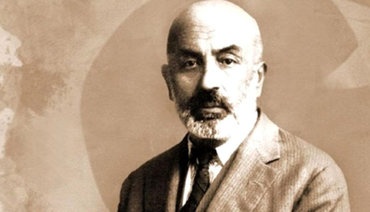 Kuvayi Milliyeci vaiz: Mehmet Akif Ersoy. Rahat uyu büyük insan sönmeyecek bu şafaklarda yüzen al sancak