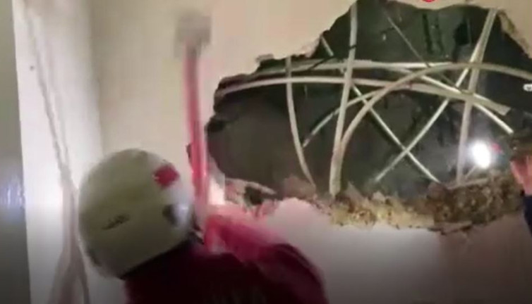 Yaralıyı duvarı kırarak kurtardılar