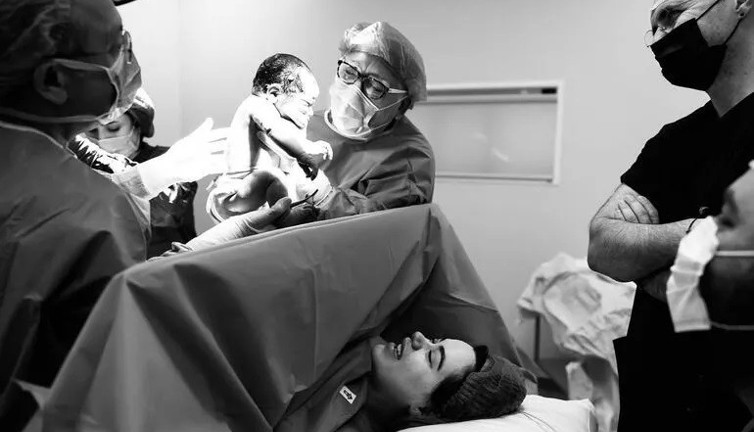 Survivor'ın eski yıldızı Fatmagül Fakı doğum anını paylaştı