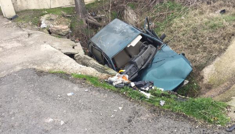 Yoldan çıkarak, takla atan otomobilin sürücüsü öldü