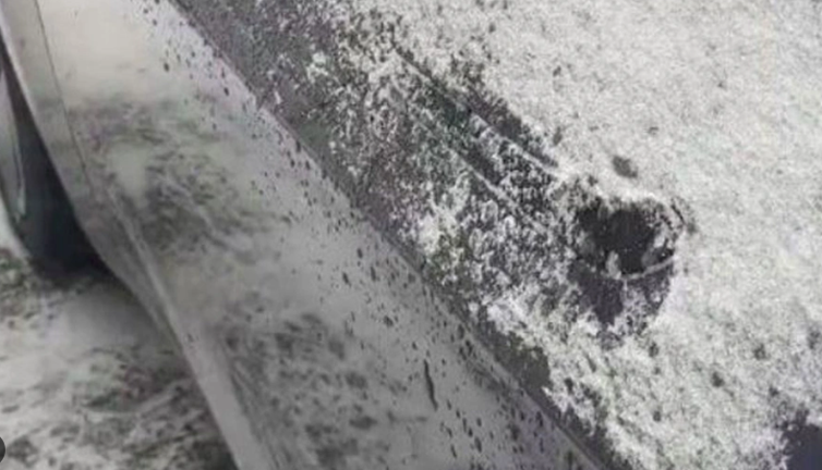 Tesla'ların kapı kolları dondu. Uzaya gitti ama buna çözüm bulamadı