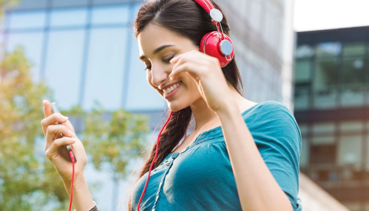 Sürekli kulaklık kullananlar eyvah. Sadece 2 dakika içerisinde hayatınız kabus olabilir