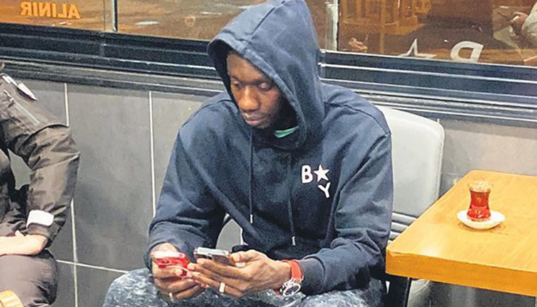 Galatasaray'ın eski yıldızının arabasını kaçırdılar. Ümraniye'de bulundu