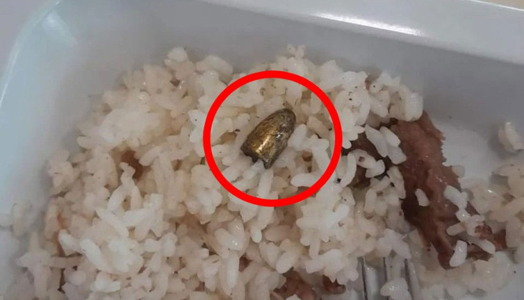 Hacettepe Üniversitesi'nde bir öğrencinin tabağından 'mermi' çıktı. Siyasi cinayetlerden sonra bir de bu çıktı