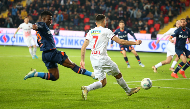 Başakşehir 90+7'de yıkıldı