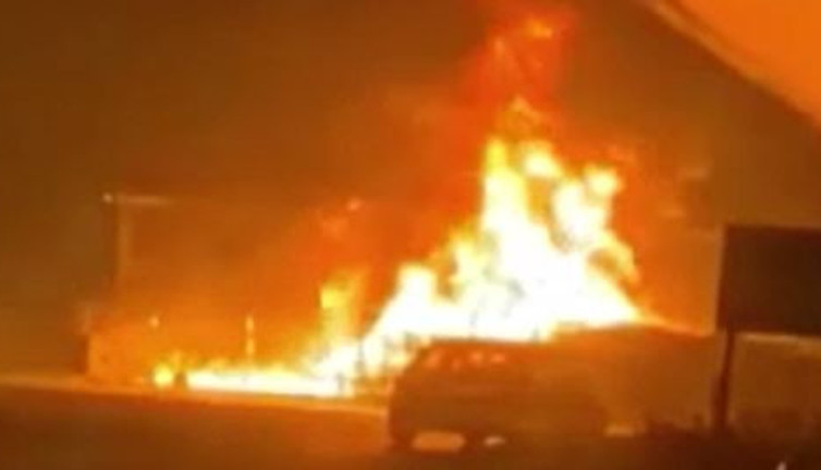 Kovayla yangına müdahale ettiler araçları yandı