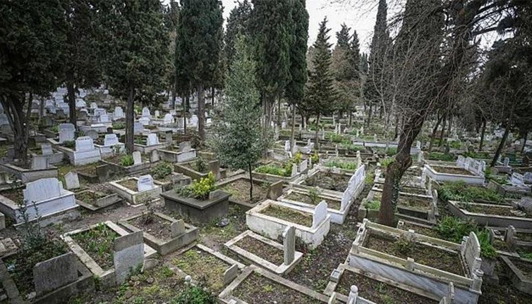Artık mezar yerlerine bile haciz konuyor. Geçim derdi mezarda bile son bulmayacak