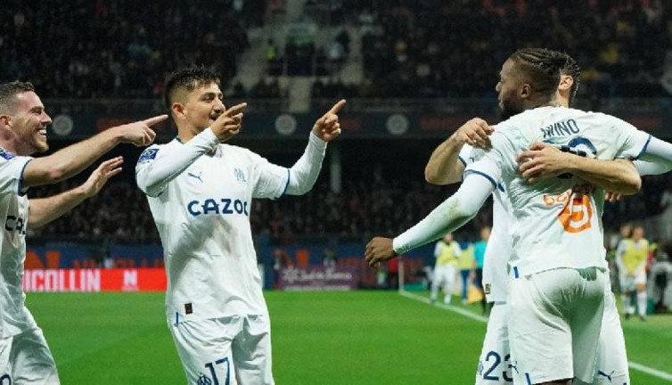 Cengiz Ünder oynadı, Marsilya 10 kişiyle turladı