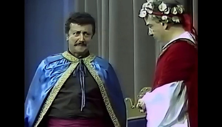 Geçinemeyen vatandaş, Metin Akpınar ve Zeki Alasya’nın o oyununu paylaşıyor: Bizim kral bugünlerde her şeye bozuluyor