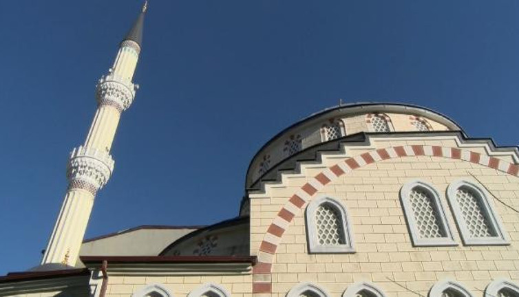 Namaz kılarken başından vuruldu