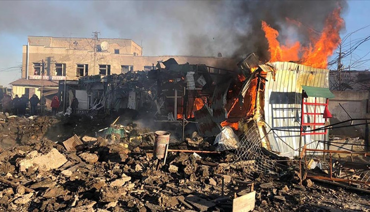 Rus ordusu çarşıya füzeyle saldırdı. Yine sivilleri vurdu