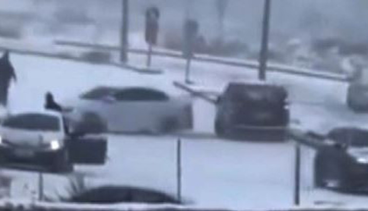 Van'da yol buz pistine döndü kazalar peş peşe geldi