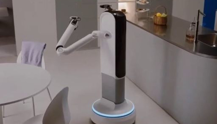 Teknoloji devinden hizmetçi robot. Tarih de verildi
