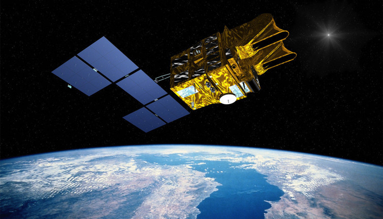 Ülke 'Dikkat uydu düşebilir' mesajıyla uyandı. Telefonlara art arda bildirim geldi