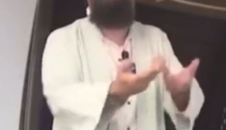 Bir hoca daha Cumhuriyeti ve laikliği hedef aldı. Oysa Cumhuriyet sayesinde hocalık yapıyorlar