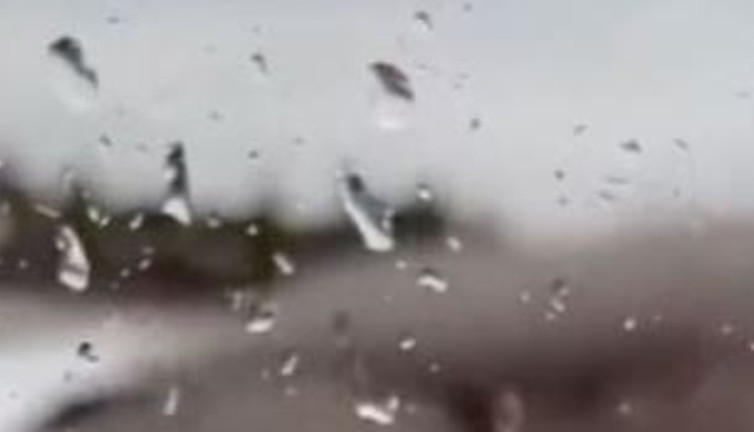 Pilot hemen frenlere asıldı. Yolcu dolu uçağın motoru bir anda alev aldı