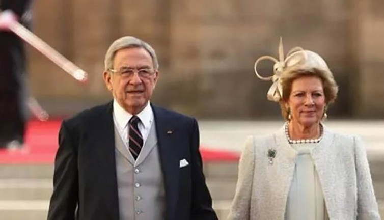 Yunanistan'ın son Kralı İkinci Konstantinos resmi törenle defnedilmeyecek