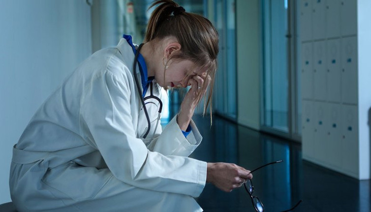 Sendika açıkladı. 2022 yılında yüzlerce sağlık çalışanı şiddete uğradı