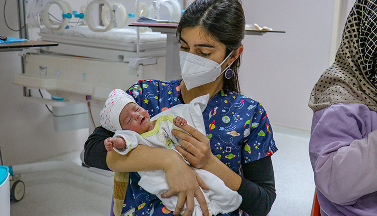 Prematüre bebek ölümleri azaldı