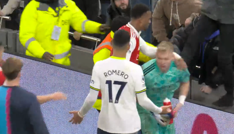 Londra derbisinde skandal görüntü: Galibiyetin önüne şiddet geçti