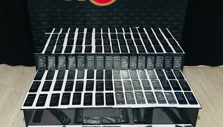 Hakkari’de 230 adet cep telefonu ele geçirildi