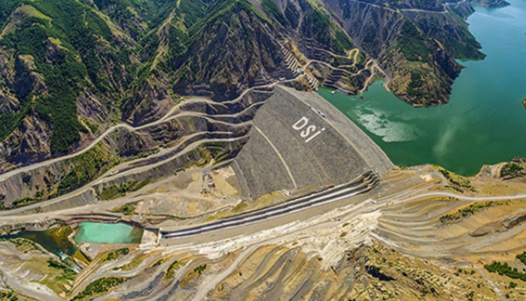 Yaptığı baraj çökme tehlikesi yaşayan Özaltınlara altın gibi ihale