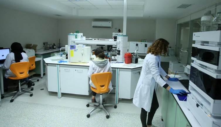 Tıbbi laboratuvar teknikerleri Sağlık Bakanı’na isyan etti. 90 bin mezuna sadece 421 kadro