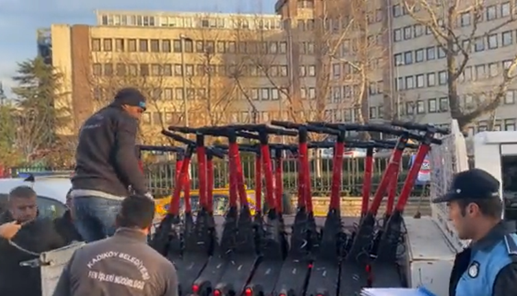 Kadıköy Belediyesi Scooterları kaldırdı. CEO açıklama yaptı: 12 park alanı talebinde bulunduk dönüş olmadı