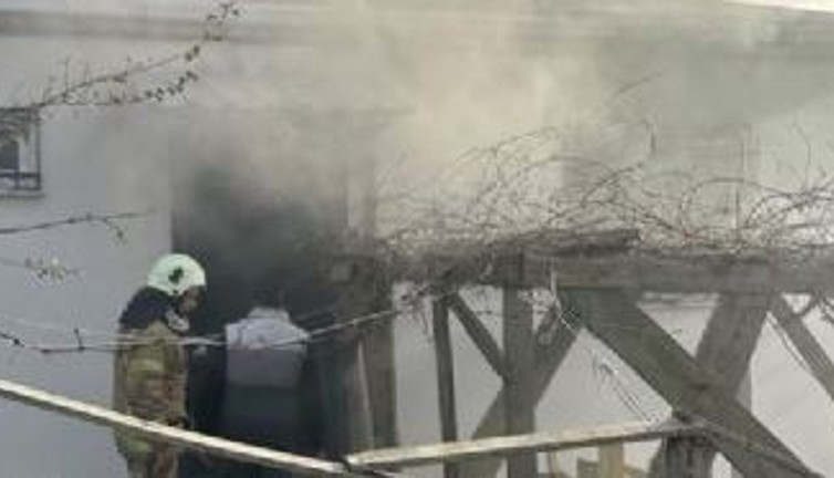 Yeni evi anahtarını teslim aldığı gün yandı