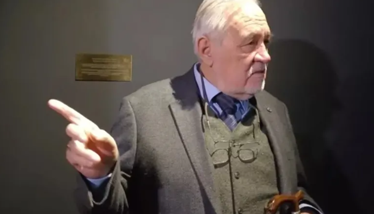 İlber Ortaylı: Kadınlar sarayda tangayla geziyor