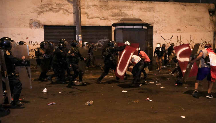 Peru'da hükümet karşıtı protestolarda ölenlerin sayısı 59'a çıktı