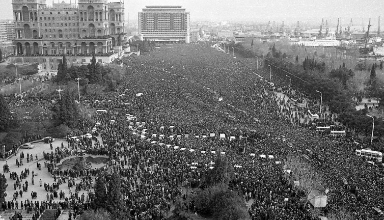 Tek suçları Türk olmaktı. 33 yıl önce Ruslar ve Ermeniler Bakü'ye girip yüzlerce Azerbaycan Türkü'nü öldürdü