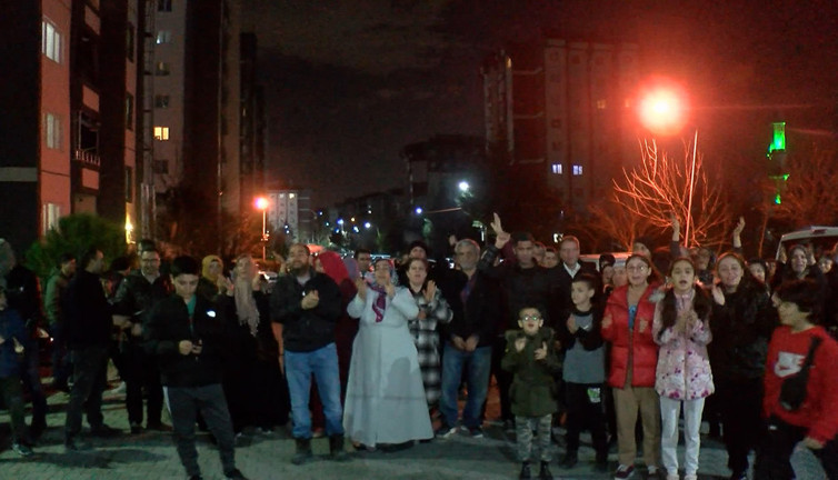 Sitede 'aidat zammı' protestosu