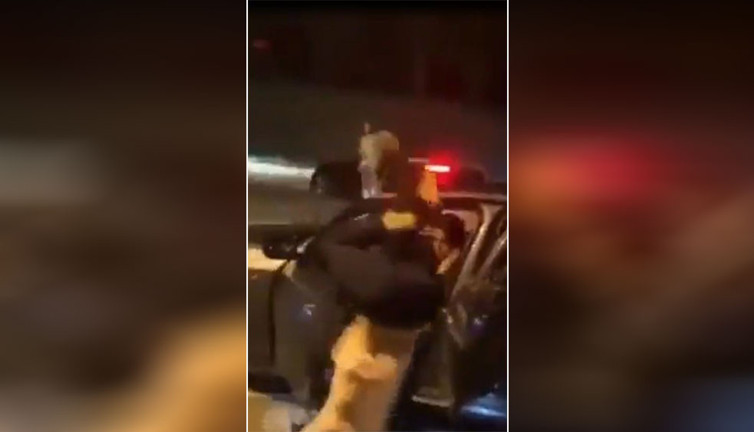 Arabanın kapısı hayalarına girdi. Talihsiz gencin başına geldi