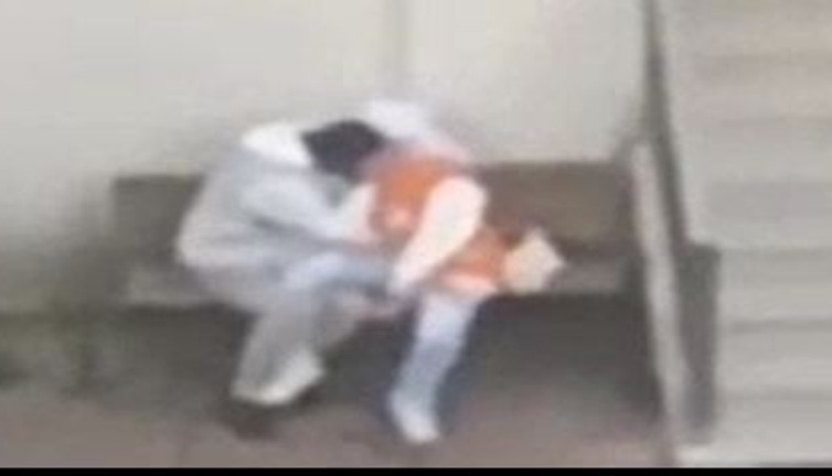 İstanbul'da cami avlusunda sığınmacı rezaleti