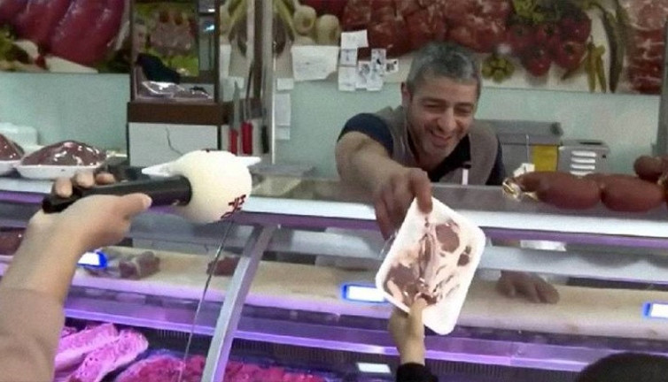 ‘Karneye et hediyesi’ haberini yapan gazeteci işten çıkarıldı