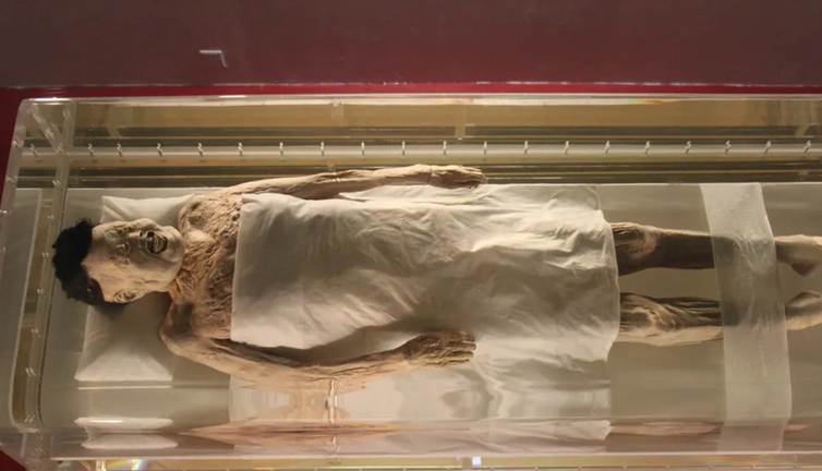2100 yaşındaki mumya günümüze kadar bozulmadan nasıl geldi?
