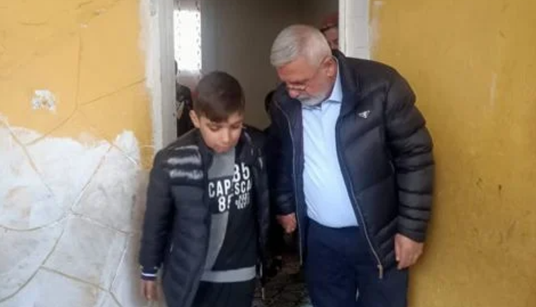 AKP’li Metiner tepkilerin ardında açıklama yapmak zorunda kaldı. 3 Bin Dolarlık monta “çakma” dedi