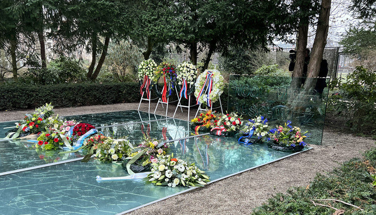 Holokost kurbanları Amsterdam'da anıldı